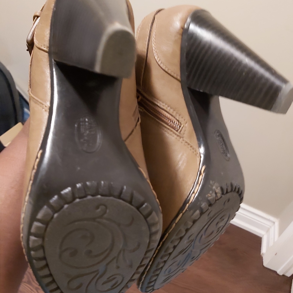 Euro soft Shannon women's tan booties size 10 - Picture 15 of 16